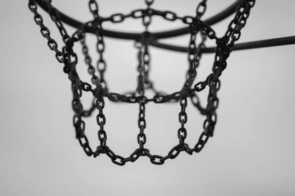 Tiro Close Anel Basquete Com Correntes Metal — Fotografia de Stock