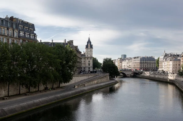 Paris Francja Czerwca 2019 Paryski Pejzaż Miejski Mostu Nad Sekwaną — Zdjęcie stockowe