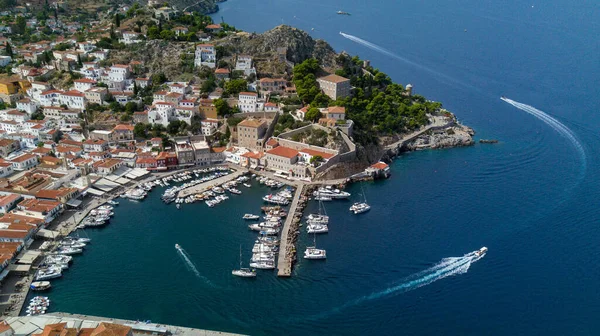 Uma Vista Aérea Porto Dos Edifícios Uma Ilha Grega Hydra — Fotografia de Stock