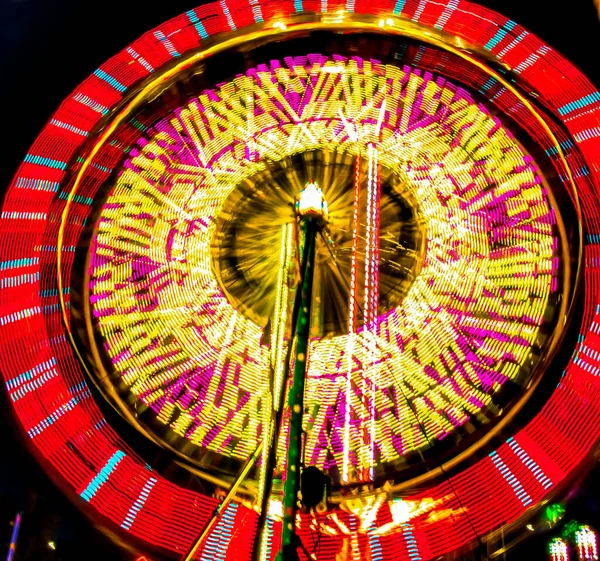 Yorkton Canada Jan 2017 Ferris Wheel Обертається Вночі Світлом Червоного — стокове фото