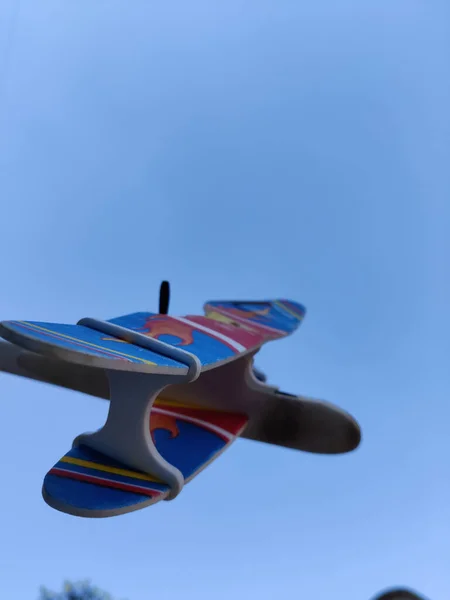 Vertikale Aufnahme Eines Elektrischen Segelflugzeugs Den Blauen Himmel — Stockfoto