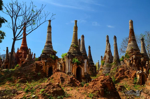 Disparo Pagodas Indein Lago Inle Myanmar —  Fotos de Stock