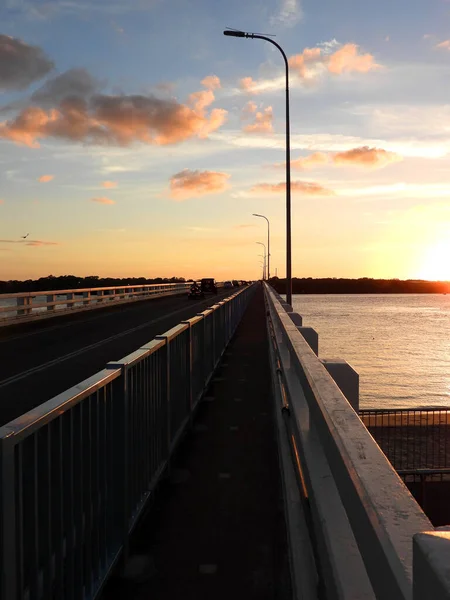 Colpo Verticale Del Ponte Dell Isola Bribie Sotto Cielo Del — Foto Stock