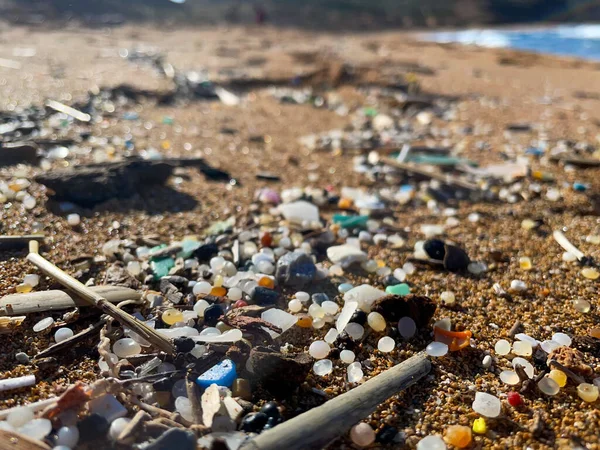 Eine Selektive Fokusaufnahme Des Verschmutzten Strandes — Stockfoto