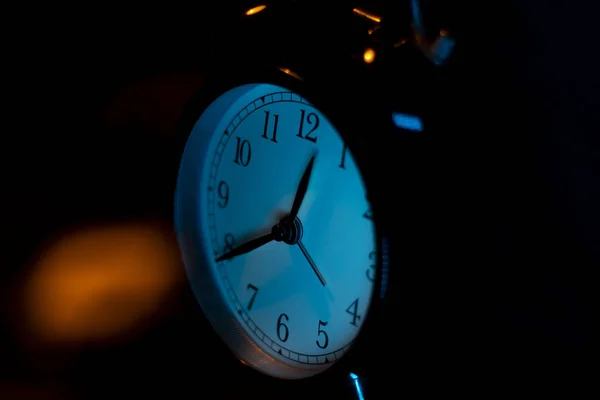 Eine Vintage Uhr Einem Dunklen Raum — Stockfoto