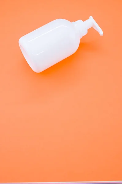 Vertical Isolated Shot White Spray Bottle — Stock Photo, Image