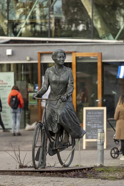 Rheden Países Bajos Diciembre 2020 Estatua Bronce Reina Beatriz Con — Foto de Stock