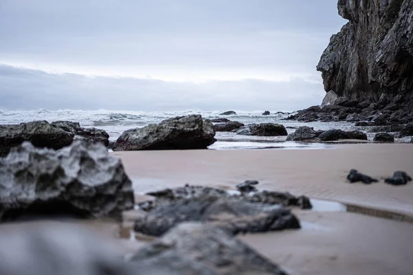 Spanya Gündüz Vakti Kayalık Bir Atlantik Kıyısının Seçici Odak Noktası — Stok fotoğraf
