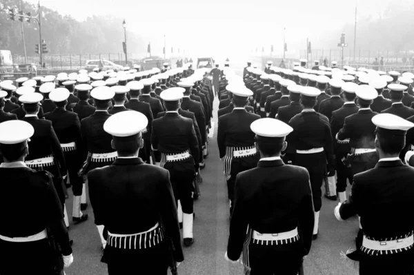 Uma Foto Tons Cinza Polícia Numerado Rua — Fotografia de Stock