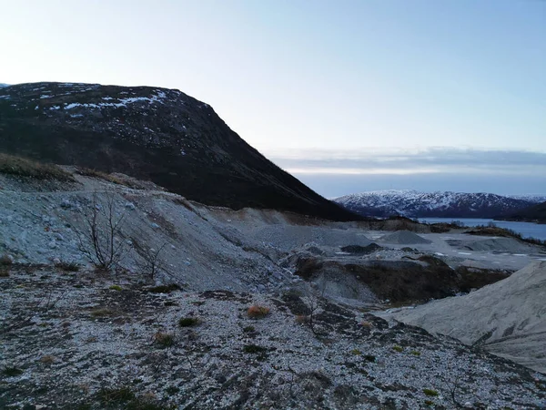 Eine Glitschige Hügel Und Berglandschaft Auf Der Insel Kvaloya Tromso — Stockfoto