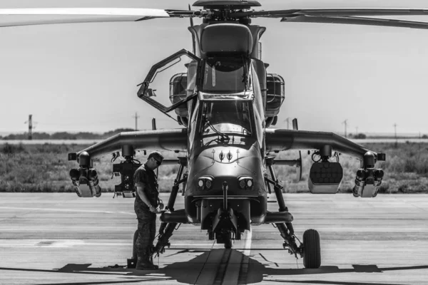 Barcelona Spain 2017年8月7日 西班牙黑白武装直升机 Ec665 Tiger Eurocopter — 图库照片