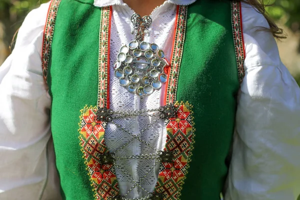 Gros Plan Bunad Sunnfjord Costume Folklorique Norvège Bijoux Argent Est — Photo