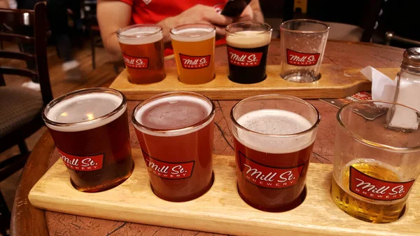 Toronto Canada Jul 2017 Uma Variedade Cerveja Feita Diretamente Cervejaria — Fotografia de Stock
