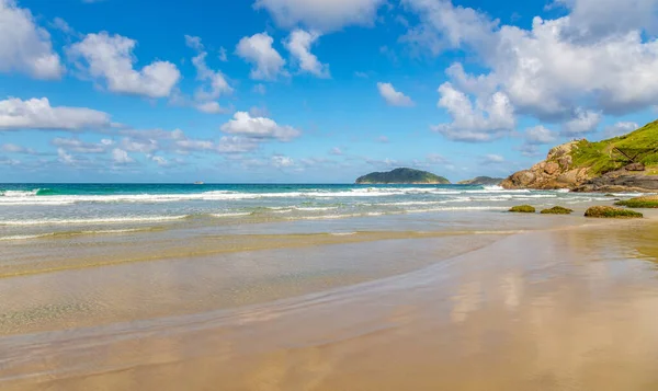 브라질의 플로리아 폴리스에 산티노 해변의 아름다운 — 스톡 사진