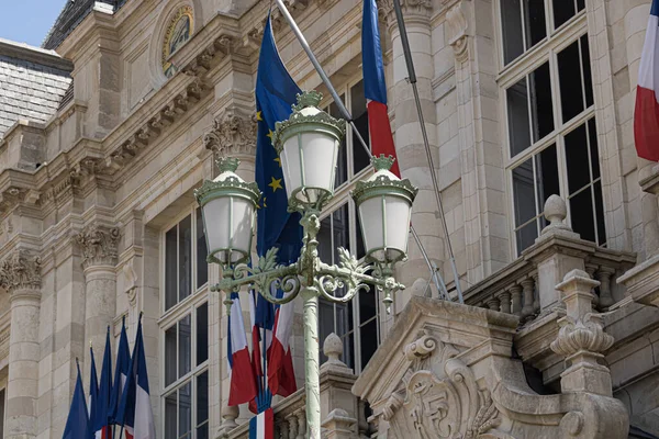 Plan Angle Bas Des Drapeaux France Sur Bâtiment Pierre Blanche — Photo