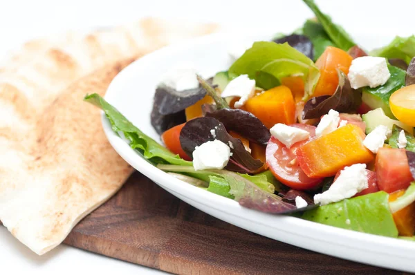 Gerösteter Zuckerrübensalat Mit Tomaten Und Feta — Stockfoto