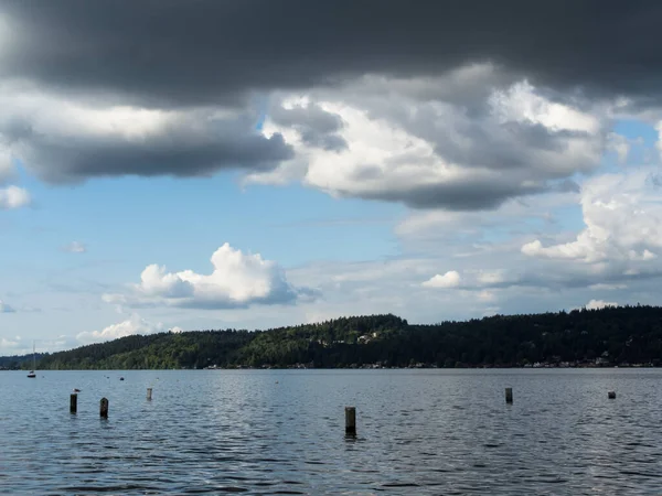Nubes Oscuras Sobre Una Pequeña Playa Junto Lago Washington Norte — Foto de Stock