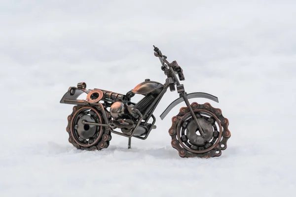 Modelo Metal Juguete Deportes Motocicleta Encuentra Camino Cubierto Nieve Fondo —  Fotos de Stock