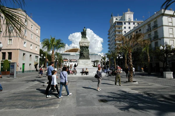 Cadiz Hiszpania Paź 2012 Spacer Turystyczny Rynku Ratusza Kadyksie — Zdjęcie stockowe