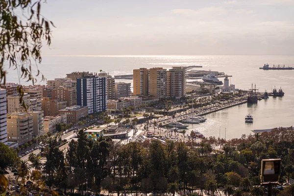 西班牙马拉加港口城市现代高层建筑的空中景观 — 图库照片