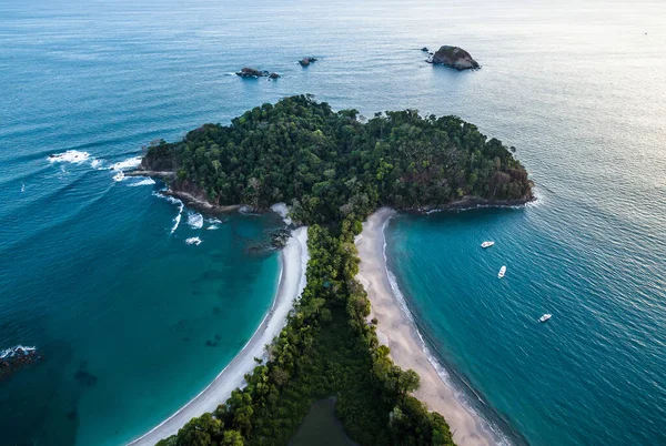 Une Vue Fascinante Sur Une Petite Île Tropicale Avec Une — Photo