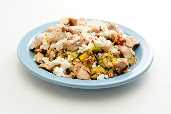 Salada Sem Glúten Feita Com Quinoa Frango Feta Tomate Herdeiro — Fotografia de Stock