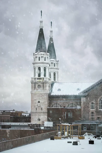 Красивая Церковь Время Снегопада — стоковое фото