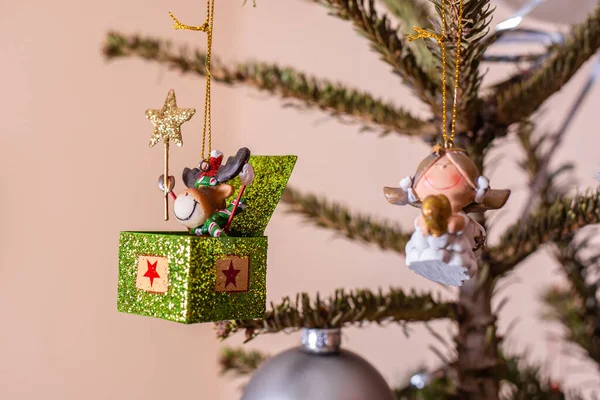 Una Vista Adornos Navidad Colgando Árbol Navidad —  Fotos de Stock