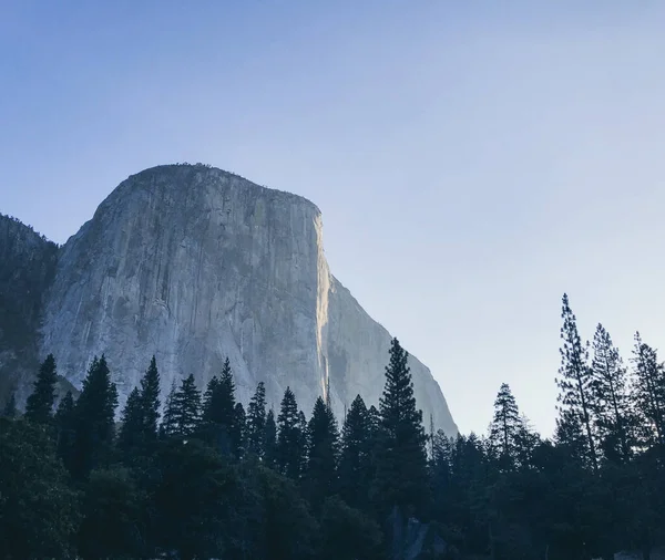 Olhando Para Capitan Vale Yosemite Enquanto Sol Nasce — Fotografia de Stock