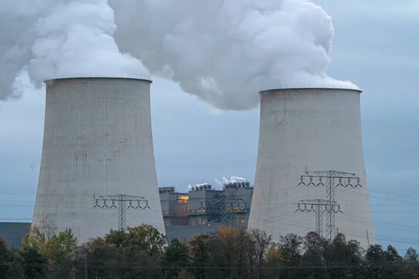 Ein Industriekraftwerk Mit Rauchenden Schornsteinen Peitz — Stockfoto