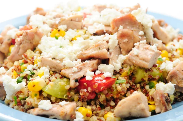 Salada Sem Glúten Feita Com Quinoa Frango Feta Tomate Herdeiro — Fotografia de Stock