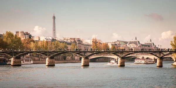 Paris Teki Sein Nehrinin Üzerindeki Güzel Bir Köprü Görüntüsü — Stok fotoğraf