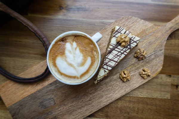 Blick Von Oben Auf Kaffee Und Kuchen Auf Holztisch Morgenroutine — Stockfoto