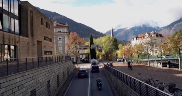 Traffico Nella Città Merano Italia Nell Ottobre 2020 — Video Stock