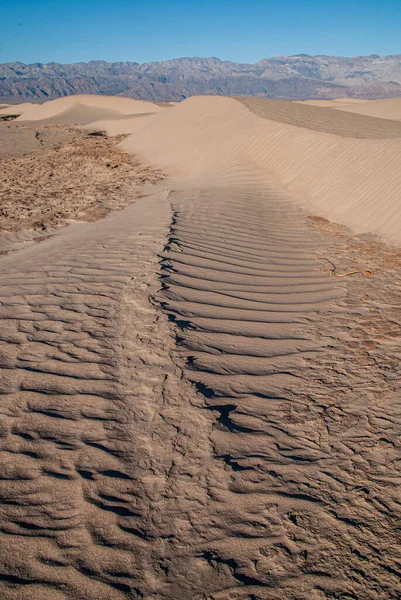 Вертикальный Снимок Текстуры Песчаной Волны Пустыне Красивые Обои — стоковое фото