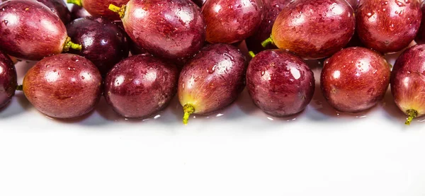 Een Panoramisch Shot Van Verse Druiven Een Witte Achtergrond — Stockfoto