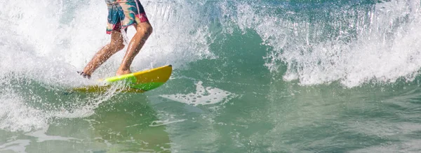 Panoramaaufnahme Eines Surfers Auf Dem Brett Welligen Meer — Stockfoto