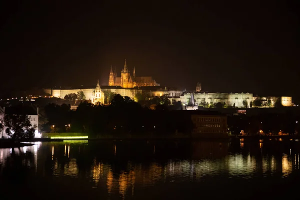 프라지 Czech 출판물 2013 프라하의 블타바강에 프라하성을 바라봄 — 스톡 사진