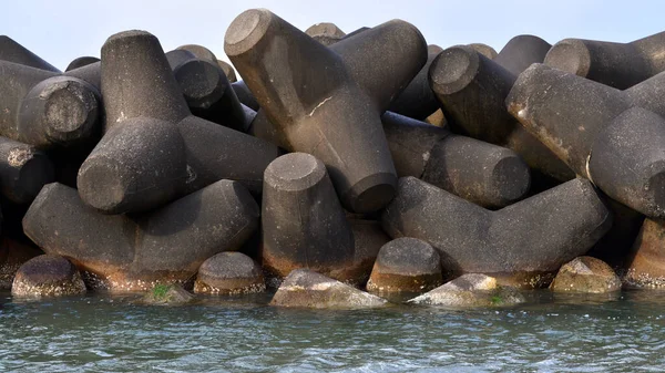 Tetrapods Breakwater Seawall Structure Defend Waves Erosion Interlocking Concrete Shapes — Stock Photo, Image