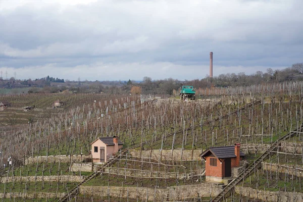 Detailní Záběr Vozidla Pracujícího Farmě Pod Zataženou Oblohou — Stock fotografie