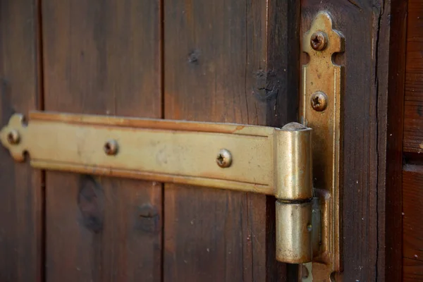 Tiro Close Uma Porta Madeira Alça — Fotografia de Stock