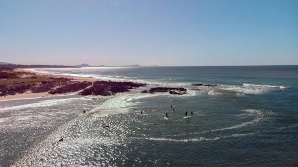 Havet Och Stranden Klar Himmel Surfbräda Havet — Stockfoto