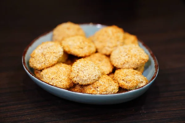 Selective Focus Shot Deliciously Baked Coconut Chip Cookies Plate — Stock Photo, Image