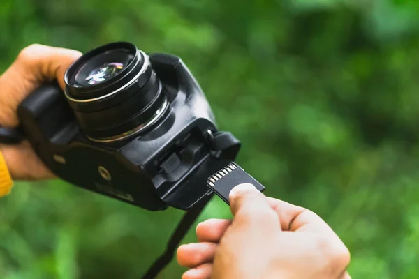 Inserting Memory Card Camera — Stock Photo, Image