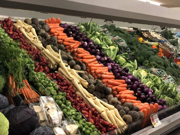 Różne Rodzaje Kolorowych Warzyw Wprowadzanych Sprzedaży Rynku — Zdjęcie stockowe