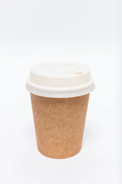 Ένα Κάθετο Κοντινό Πλάνο Ενός Πλαστικού Φλιτζανιού Καφέ Λευκό Φόντο — Φωτογραφία Αρχείου