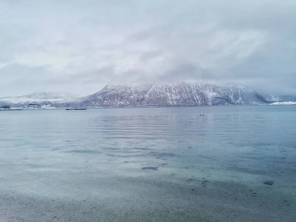 Een Prachtige Foto Van Winter Het Noordpoolgebied Hillesoy Kvaloya Island — Stockfoto