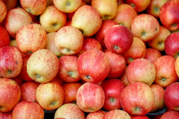 Horní Pohled Čerstvé Červené Šťavnaté Jablka Trhu — Stock fotografie