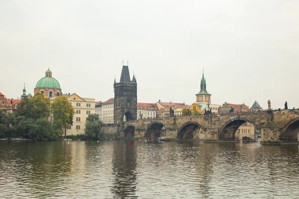 Prague República Checa Outubro 2013 Vista Sobre Ponte Charles Torre — Fotografia de Stock