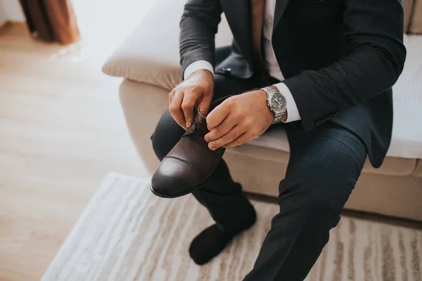 Selective Focus Closeup Groom Wearing His Black Shoes — Stock Photo, Image
